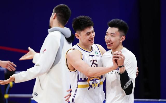 本期节目我们将与北京师范大学任晟姝教授一起，通过陪伴观众多年的《熊出没》新作，到充满神话色彩的《封神》系 《怒火·重案》票房破5亿 《盛夏未来》稳居亚军 2021-08-08 8月7日，全国院线票房报收9715万。